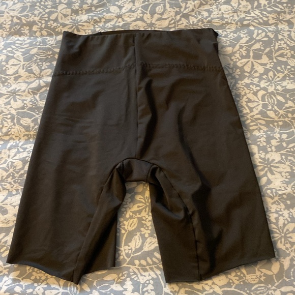 Shape wear shorts - Picture 3 of 3